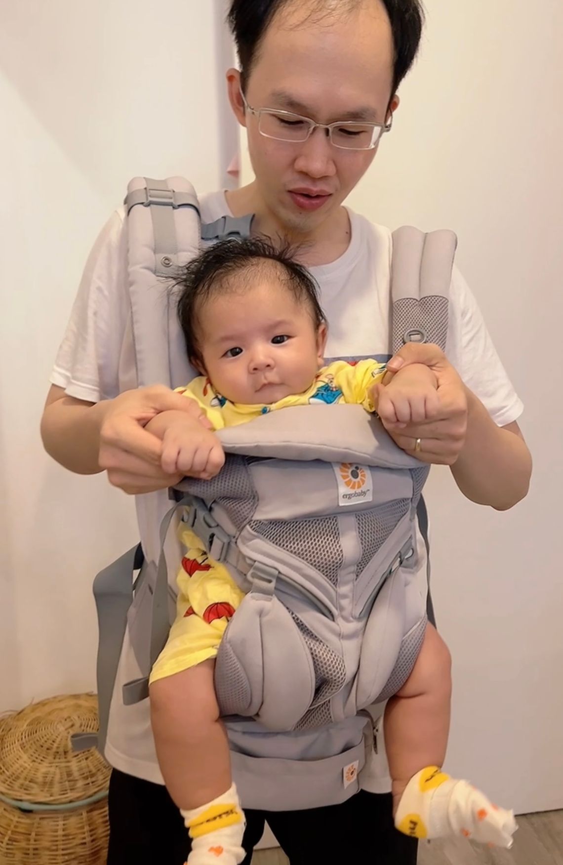 Tin doesn’t like ergobaby carrier 😅